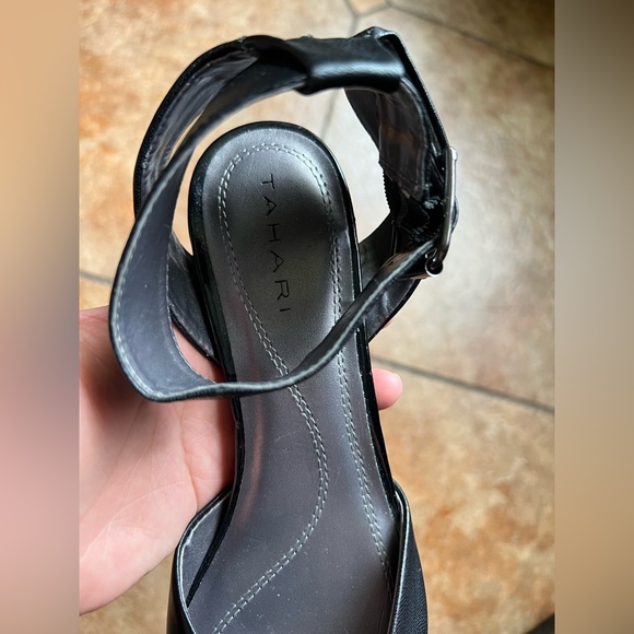 Tahari Black Heel - Picture 2 of 12